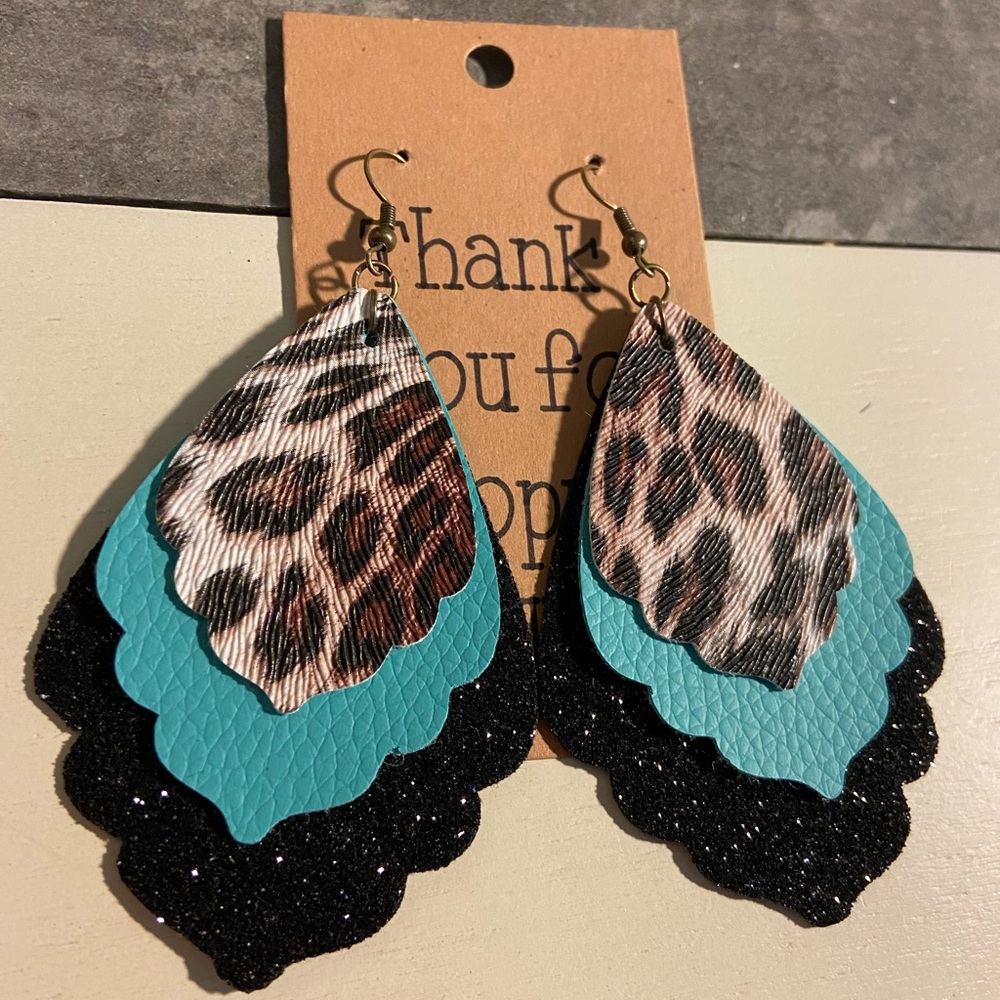 ALNEIO earrings